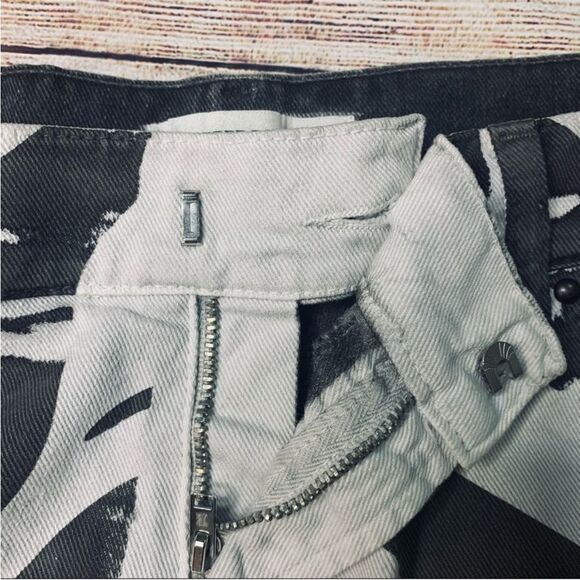 Pierre Balmain Black and White Jean Shorts with Dynamic Pattern -30/44 - Picture 6 of 15